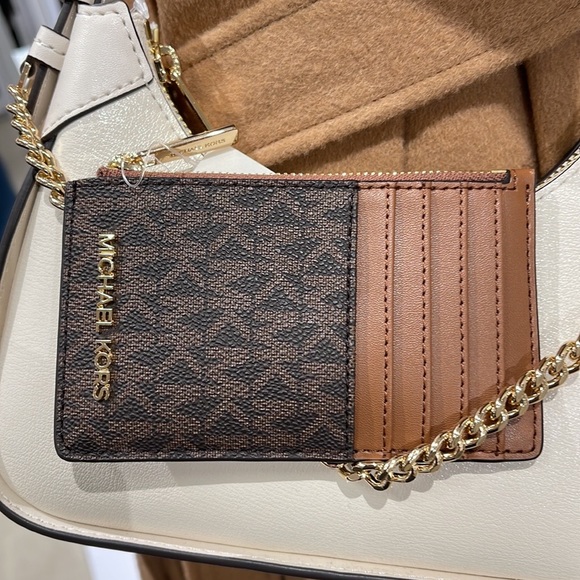 Michael Kors Jet Set Travel Medium Top Zip Card Case Wallet

Brown 
NWT - Picture 8 of 16